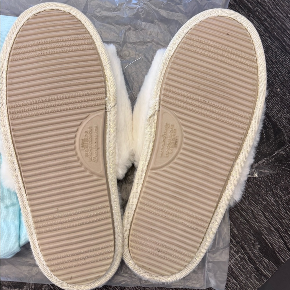 Dearfoams Women's Lane Bridal I Do Fuzzy Slide Slipper - size US 9-10 - Picture 8 of 8